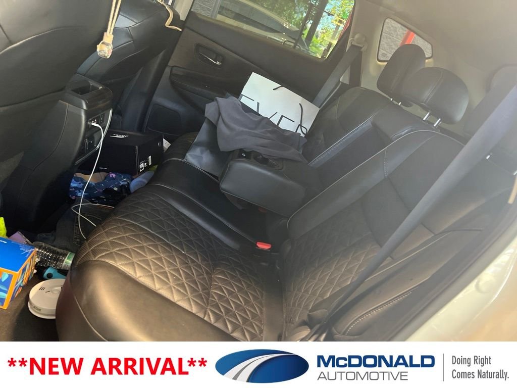 Used 2020 White Nissan Platinum image 6