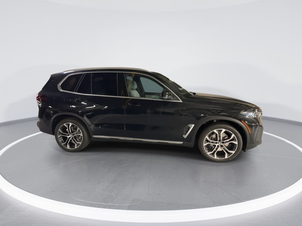 Used 2026 Black Sapphire Metallic BMW xDrive40i image 9