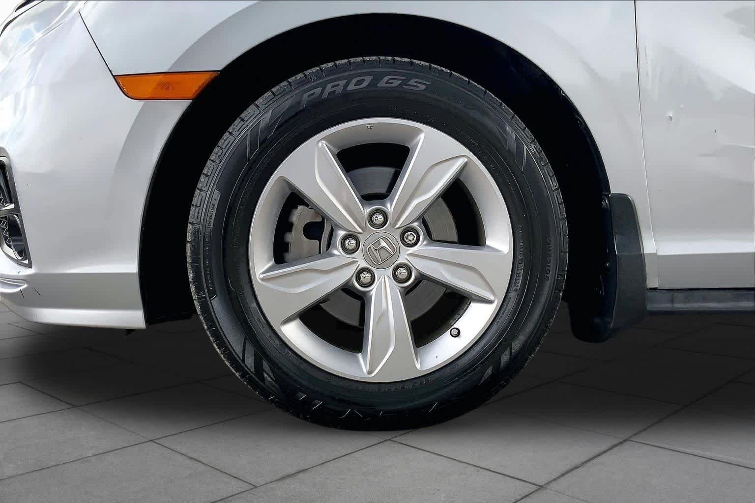 Used 2019 Lunar Silver Metallic Honda EX-L w/Navi/RES image 11
