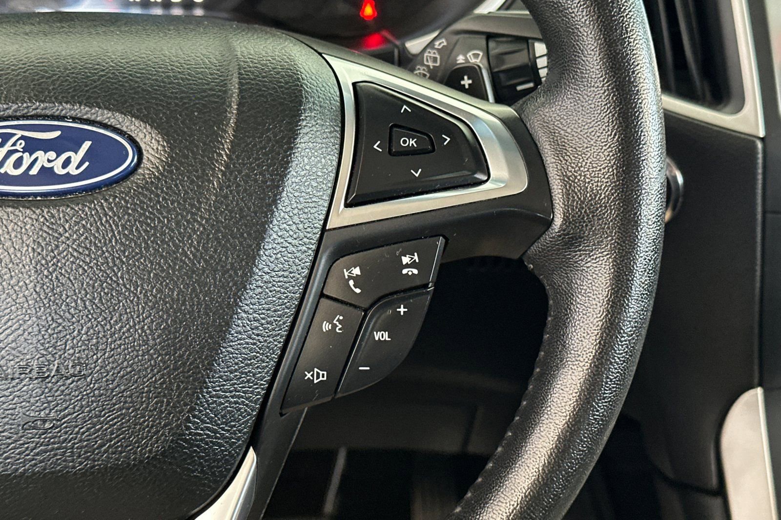 Used 2018 Black Ford SEL image 31