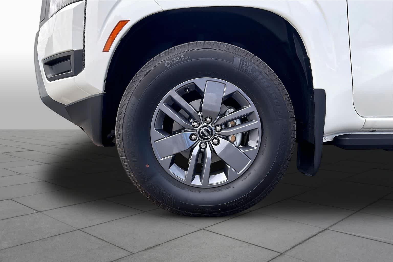 Used 2025 Glacier White Nissan SV image 10
