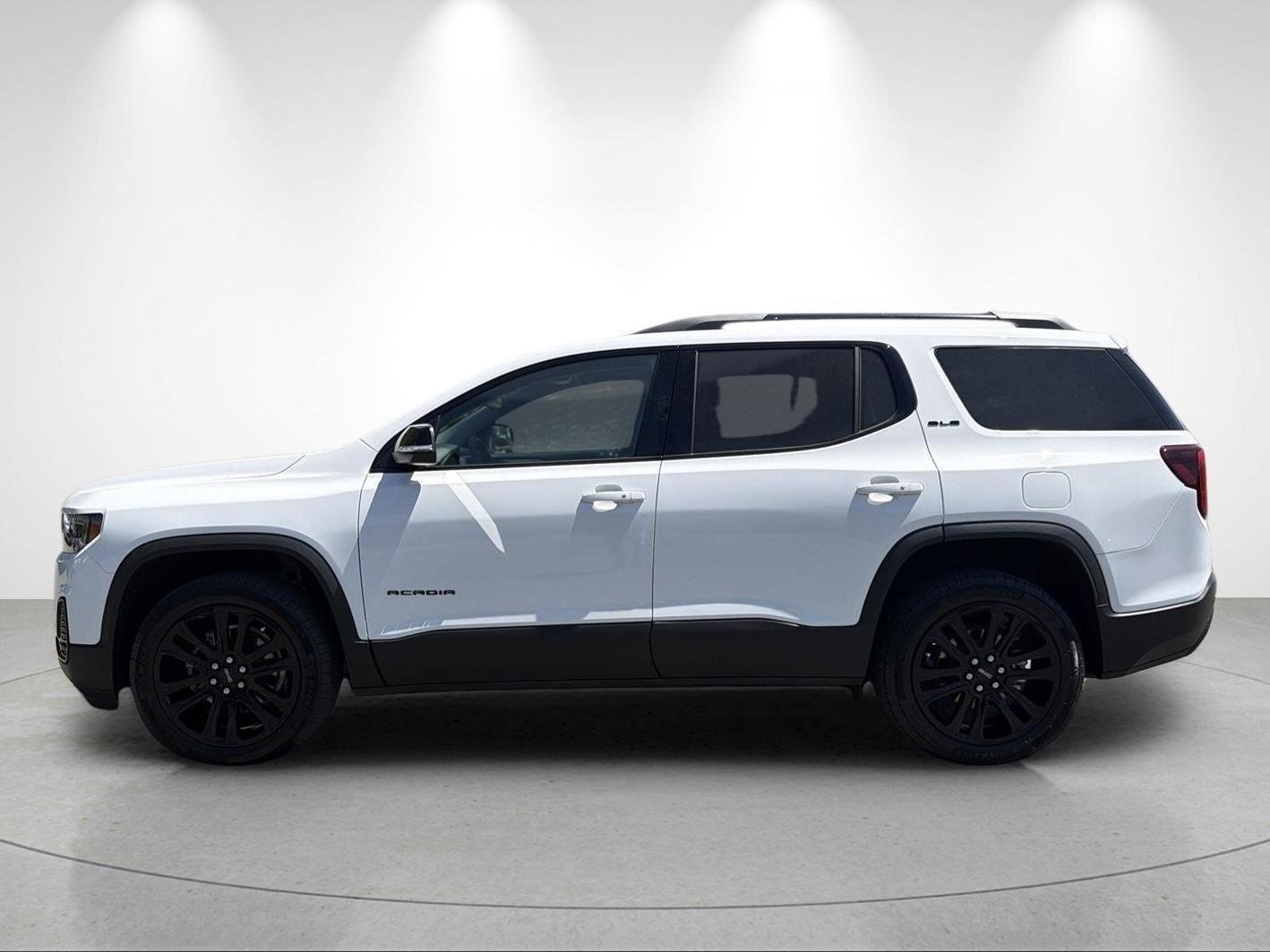 Used 2023 Summit White GMC SLE image 2