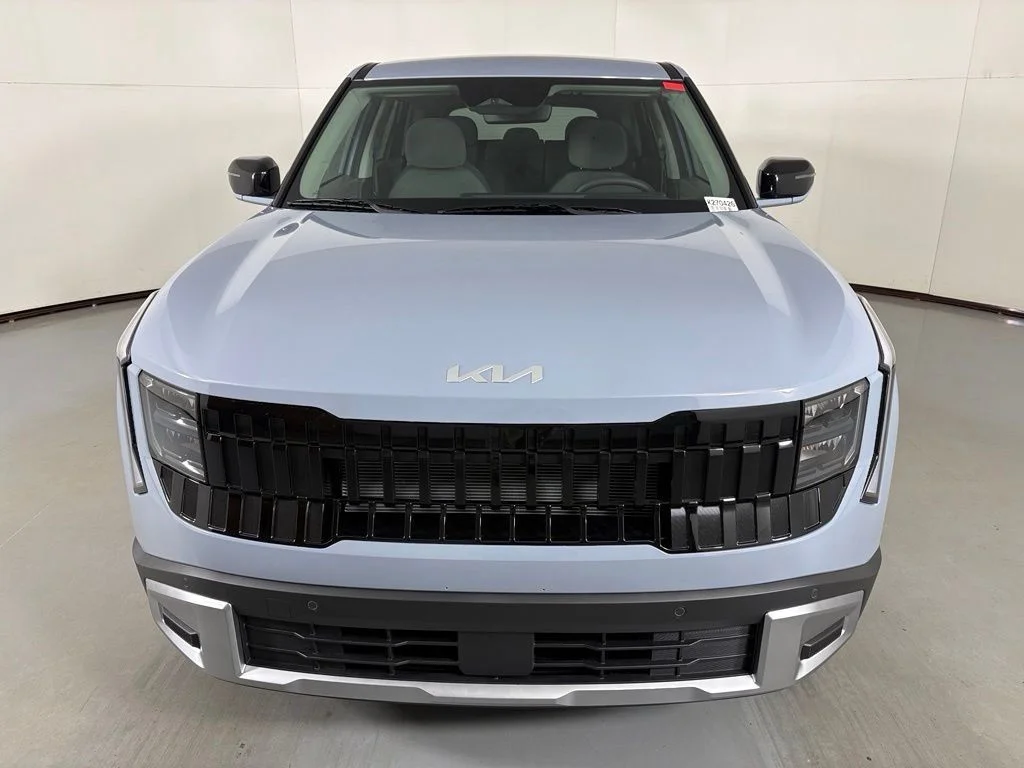 New 2027 Pale Gray Kia S image 3