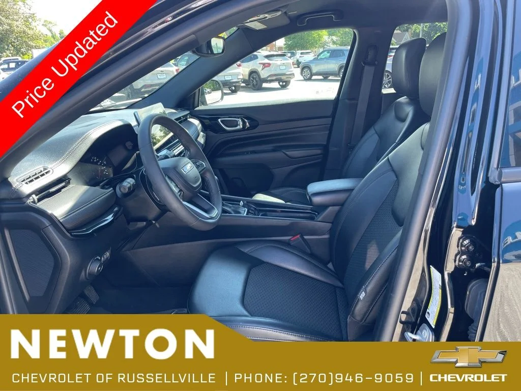 Used 2022 Diamond Black Jeep Latitude image 4