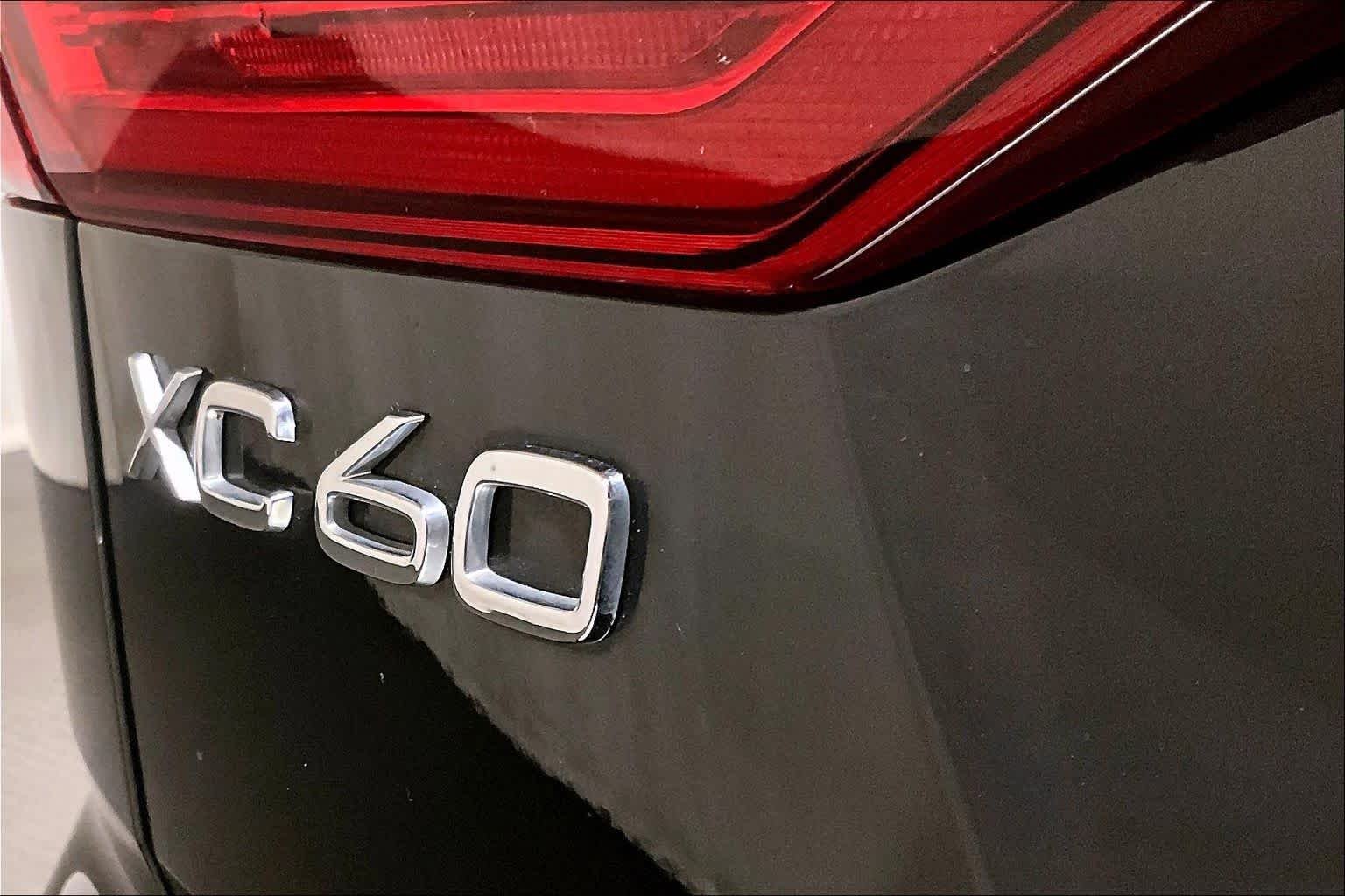 Used 2023 BLACK Volvo Plus Bright Theme image 9
