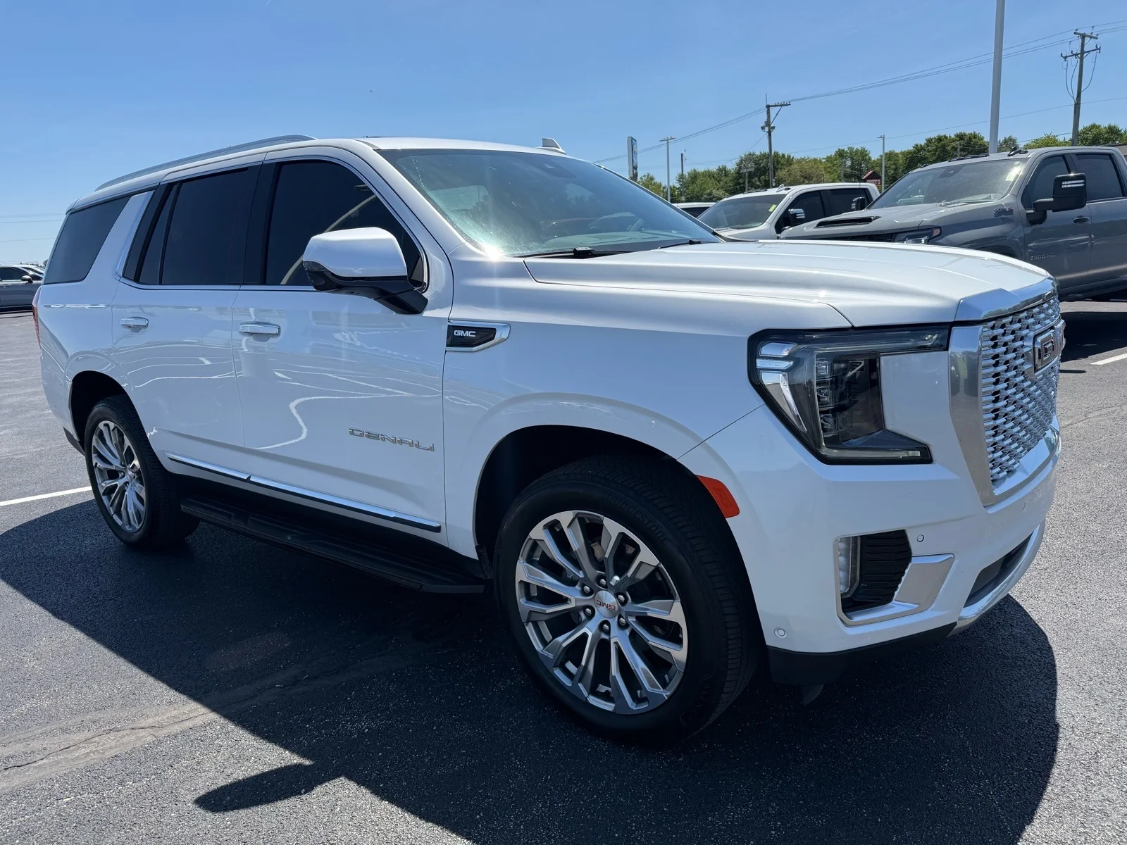 Used 2024 White Frost Tricoat GMC Denali image 7