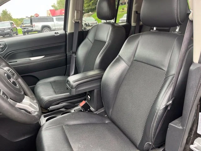 Used 2016 Black Jeep Latitude image 11