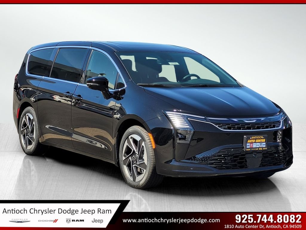 2027 Chrysler Pacifica Limited's photo