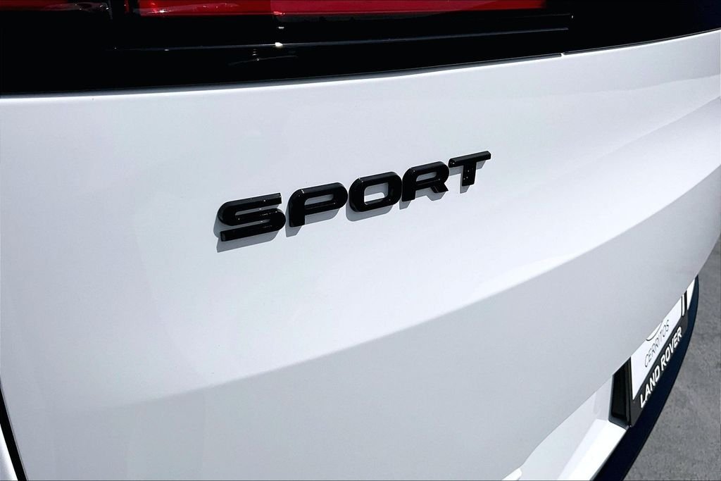 New 2026 FUJI WHITE Land Rover Dynamic SE image 9