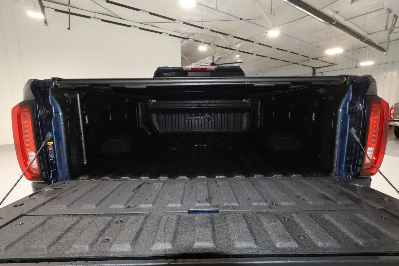Certified Used 2022 PACIFIC BLUE METALLIC GMC AT4 image 26