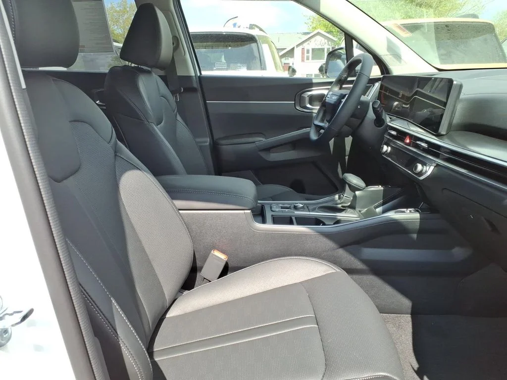 New 2026 White Kia EX image 7