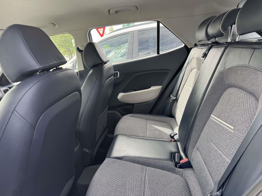 Used 2023 White Hyundai Limited image 9