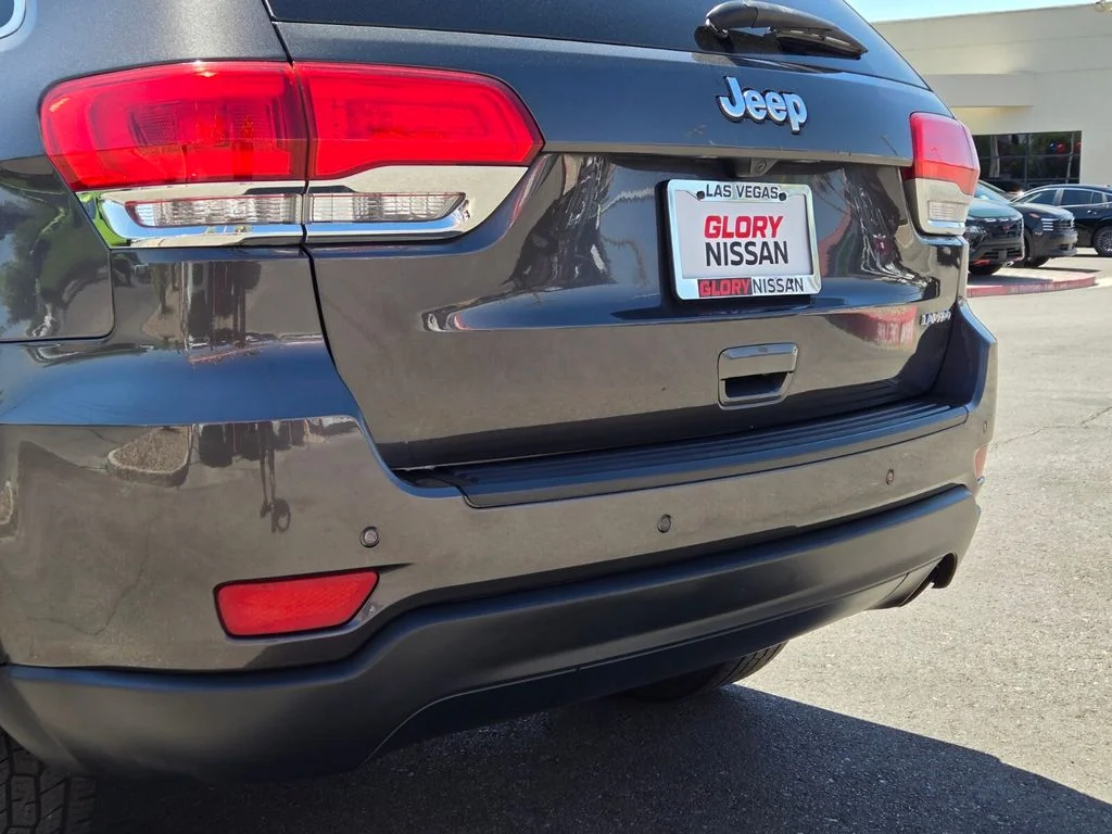 Used 2019 Gray Jeep Laredo E image 6