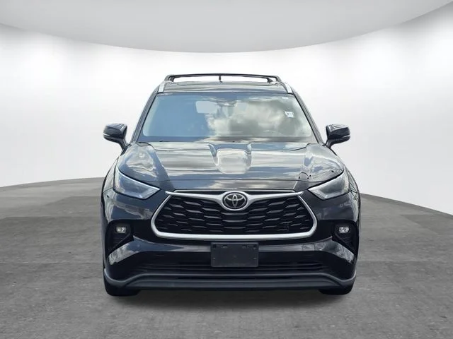 Used 2022 Black Toyota XLE image 2