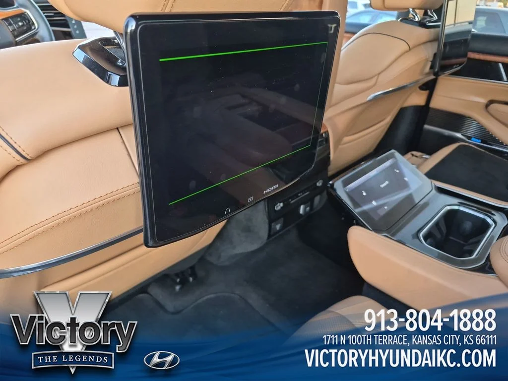 Used 2022 Silver Jeep Series III image 31