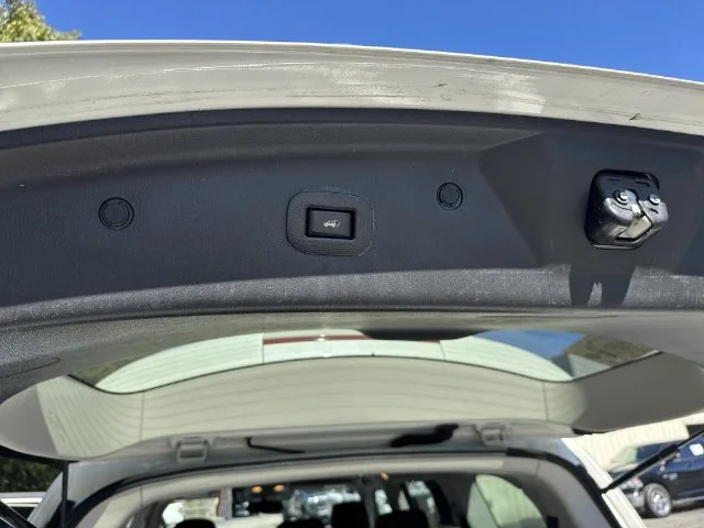 Used 2018 White Nissan SL image 14