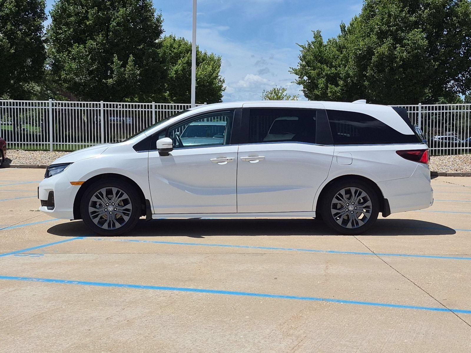 Certified Used 2025 Platinum White Pearl Honda Touring image 9