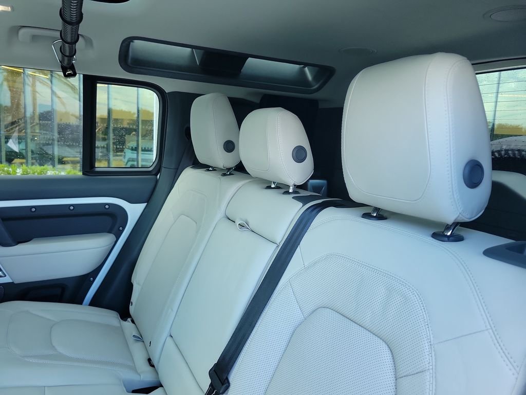 Certified Used 2023 Fuji White Land Rover SE image 14
