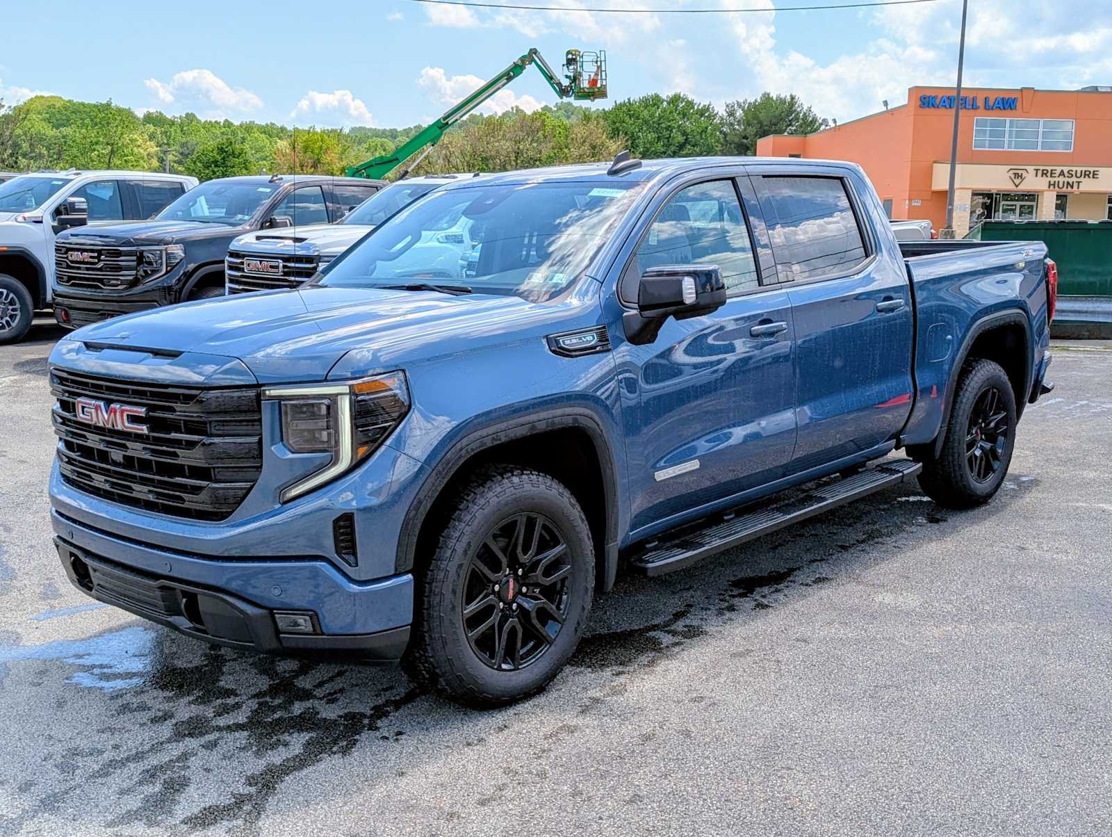 2026 GMC Sierra 4WD Crew Cab Short Box Elevation's photo