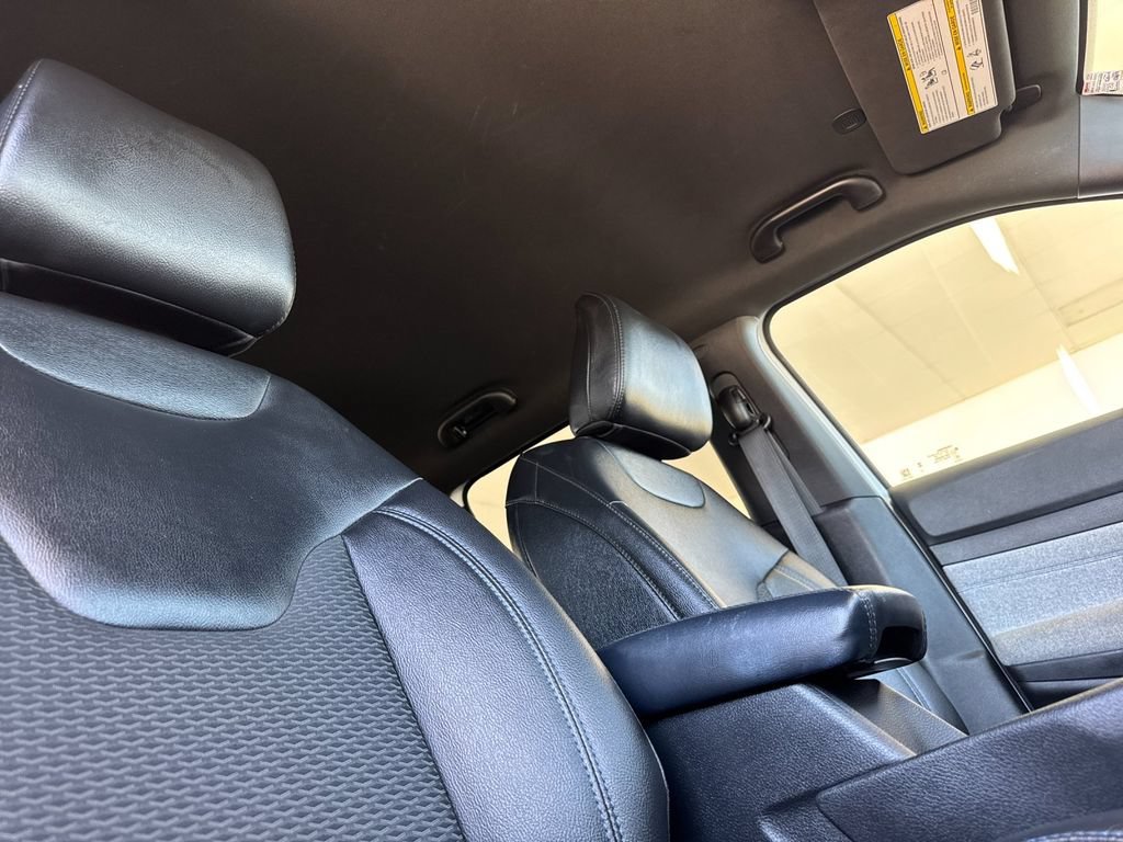 Used 2024 White Jeep Latitude image 18