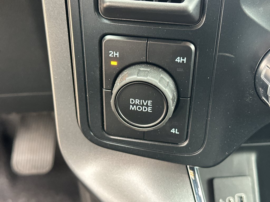 Used 2025 Carbonized Gray Metallic Ford XLT image 27