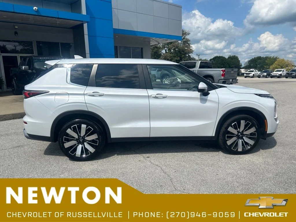 Used 2025  Mitsubishi SE image 46