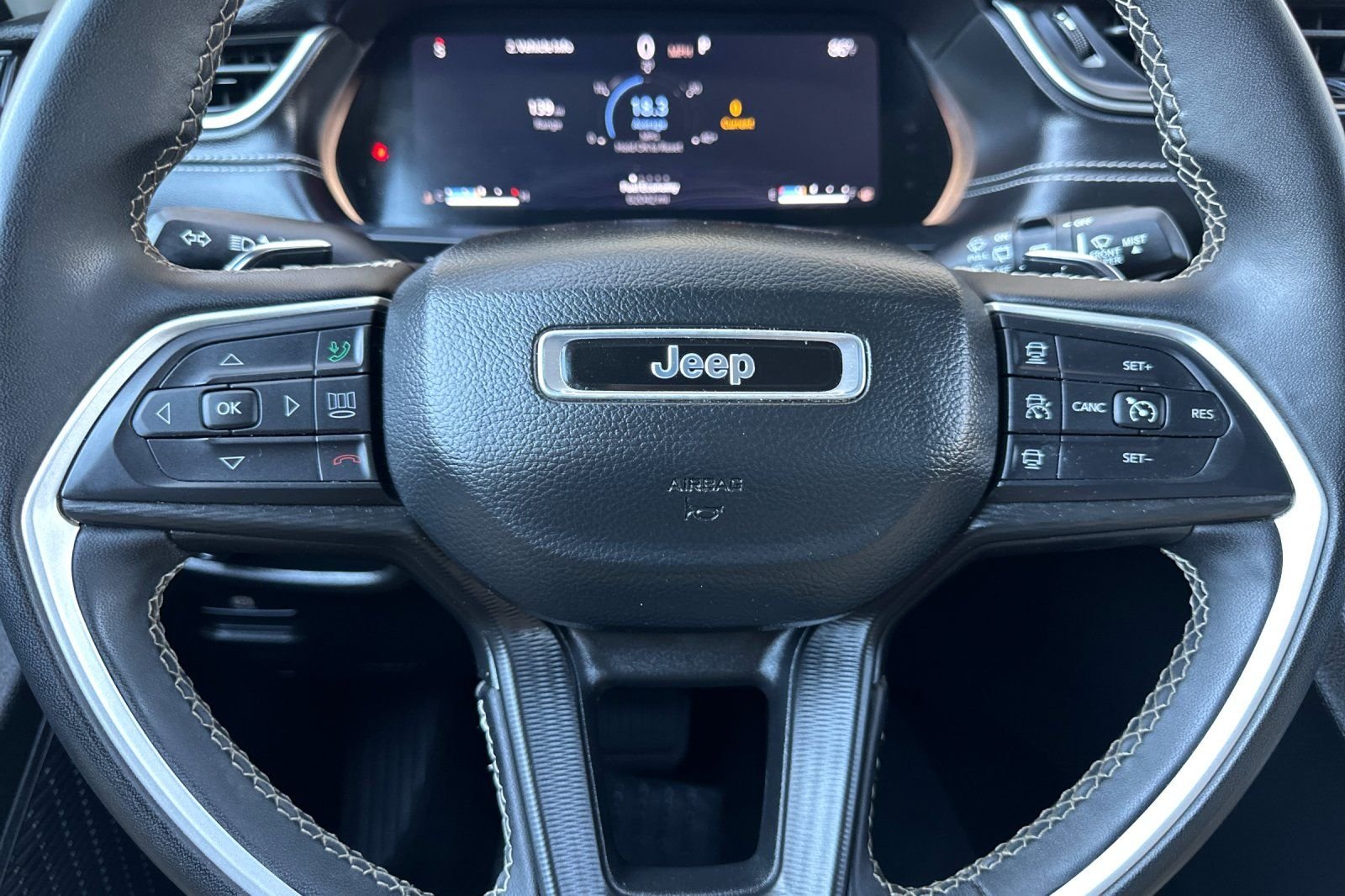 Used 2023 Silver Jeep Laredo image 23