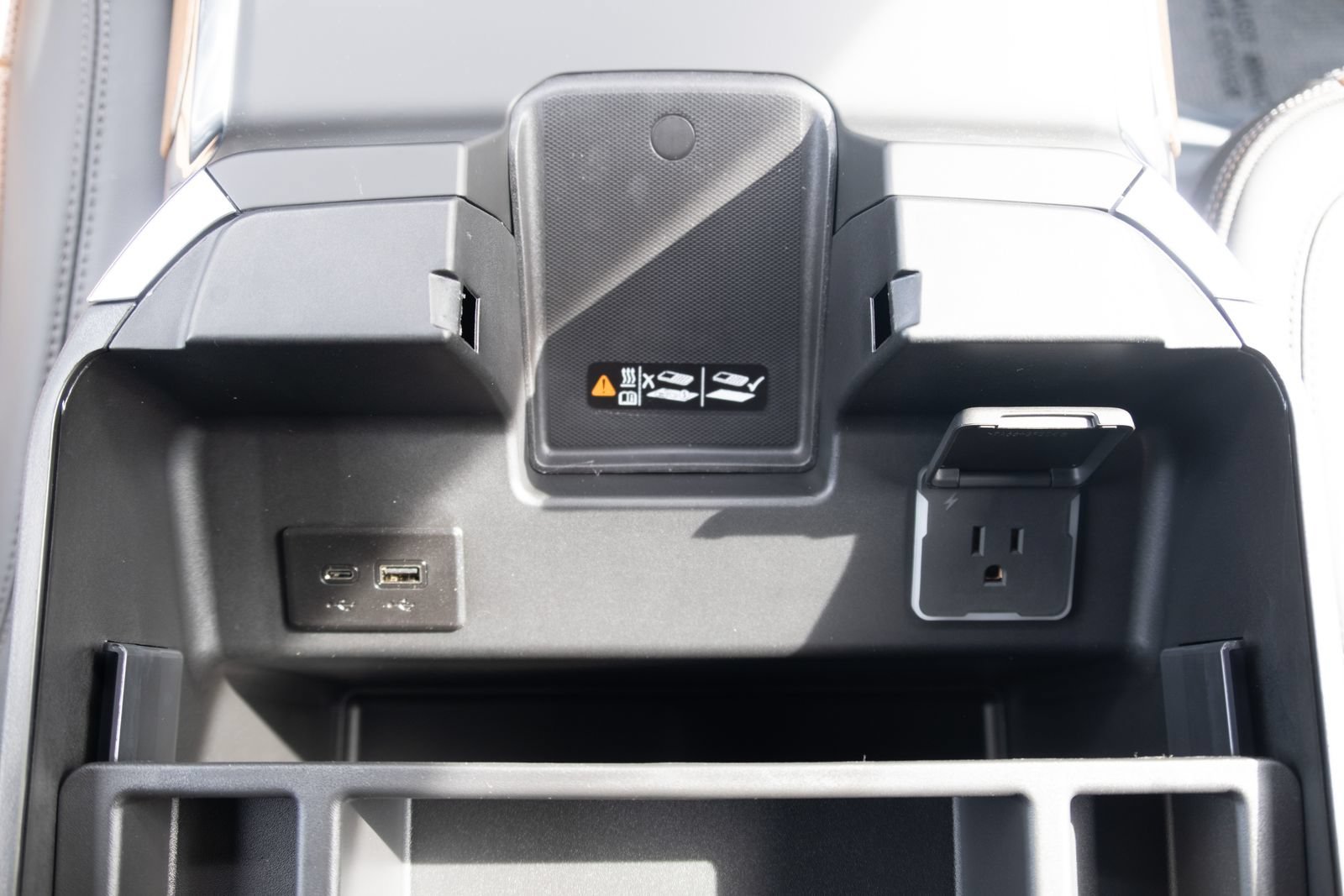 New 2026 Polar White Tricoat Chevrolet High Country image 9