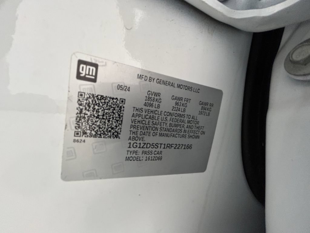Used 2024 Summit White Chevrolet 1LT image 20