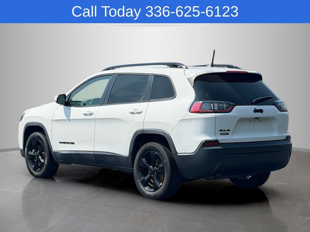 Used 2020 White Jeep Latitude Plus image 3