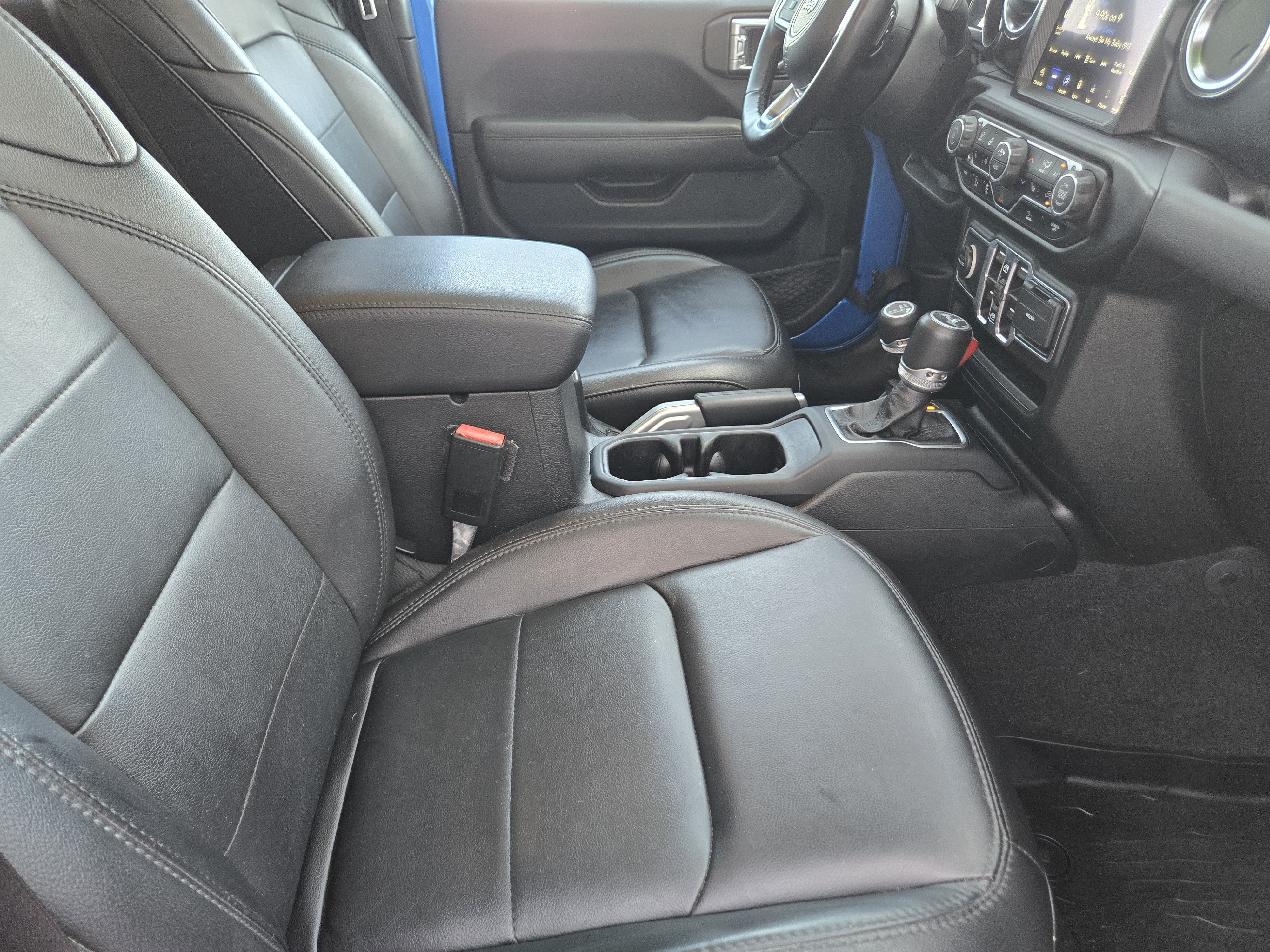 Used 2021 Hydro Blue Pearlcoat Jeep Unlimited Sahara Altitude image 15