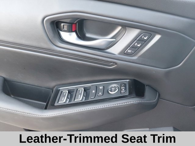 Used 2025 Solar Silver Metallic Honda Touring image 15