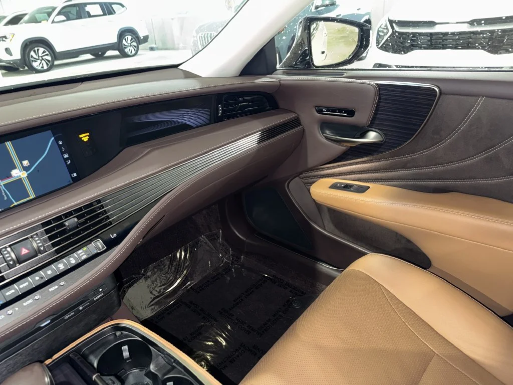 Used 2019 White Lexus 500 Base image 30