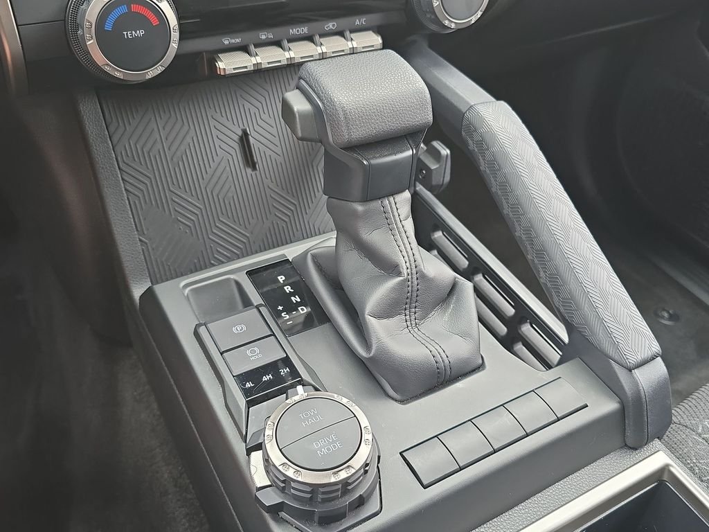 Certified Used 2025  Toyota SR5 image 31