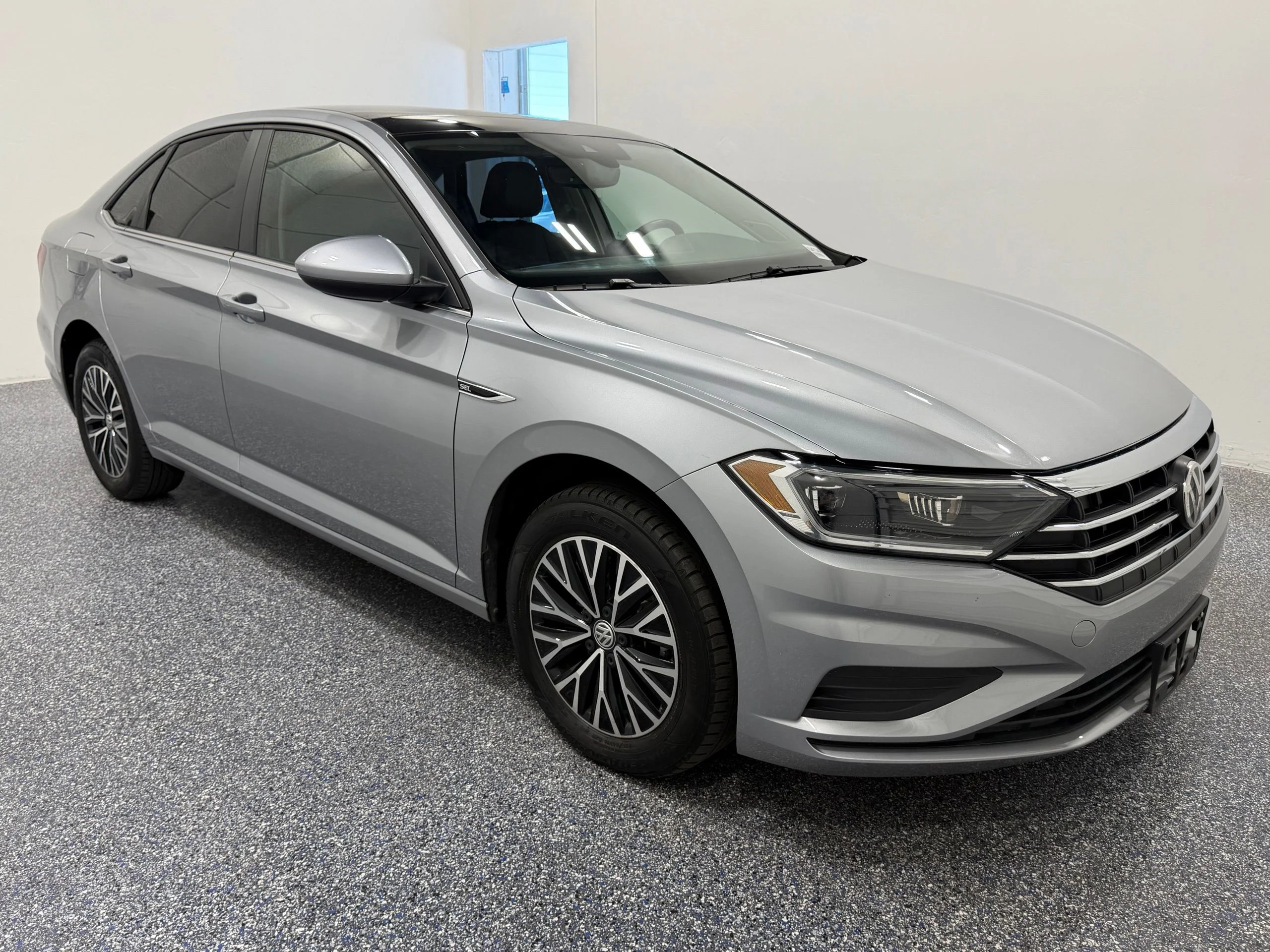 Used 2019 Silver Volkswagen SEL image 9