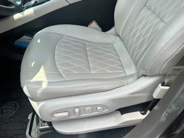 Used 2023 Red Buick Avenir image 33