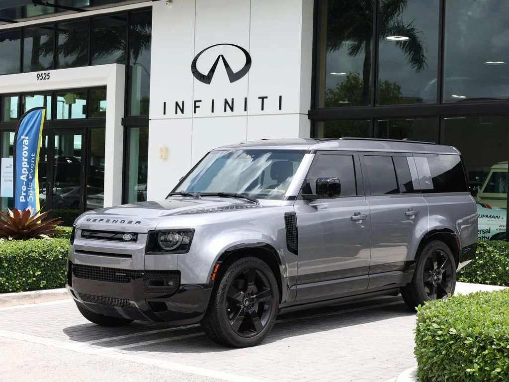 2023 Land Rover Defender X-Dynamic SE's photo