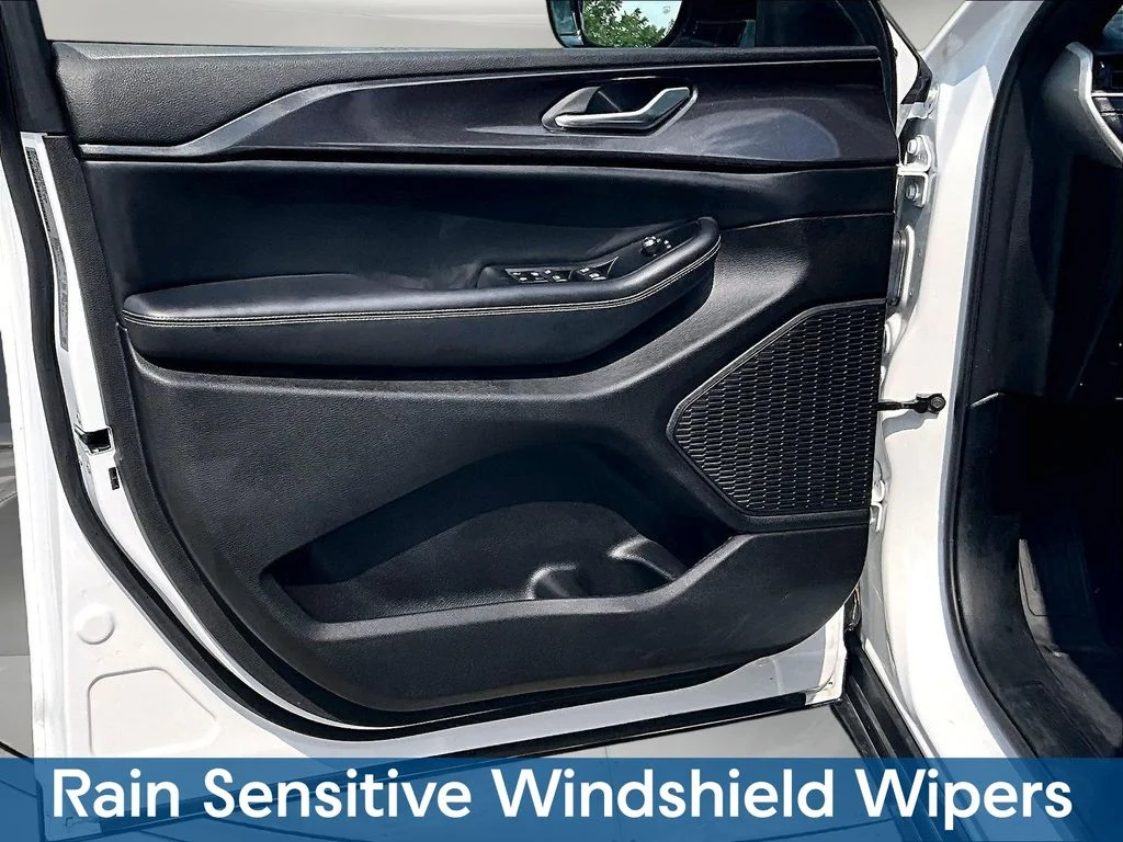 Used 2023 White Jeep Altitude X image 24