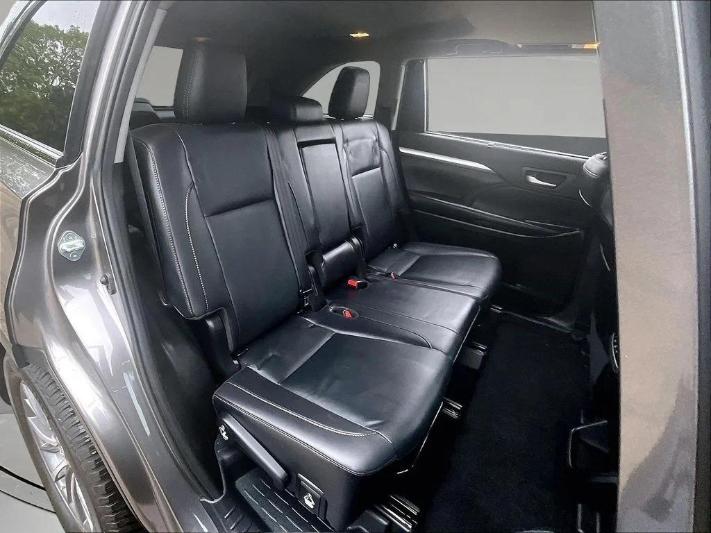 Used 2019 Gray Toyota XLE image 29