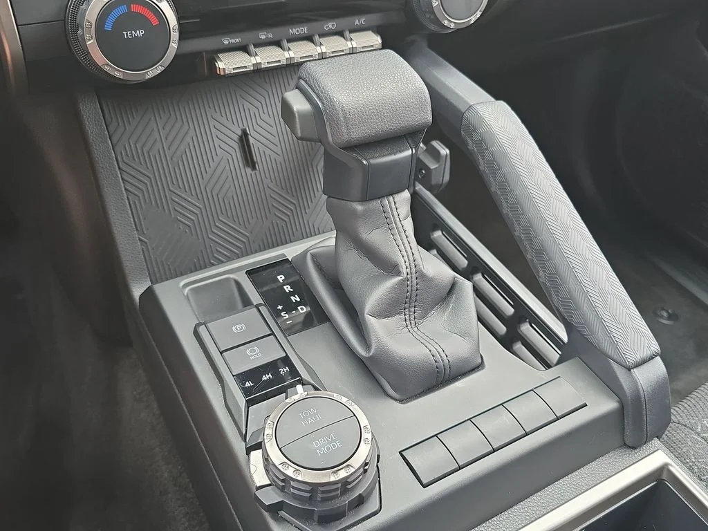 Used 2025  Toyota SR5 image 31
