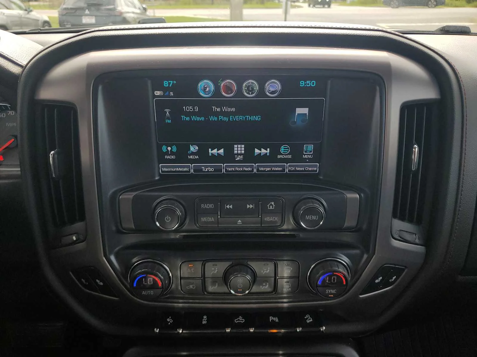 Used 2018 ONYX BLACK GMC SLT image 17