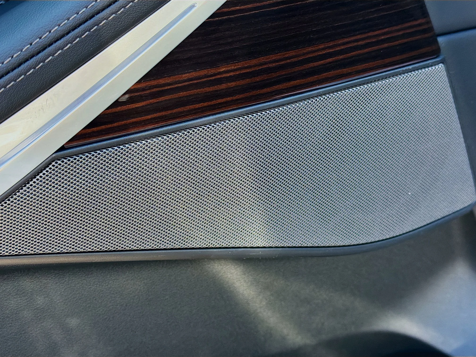 New 2026 Skyscraper Grey Metallic BMW sDrive40i image 24