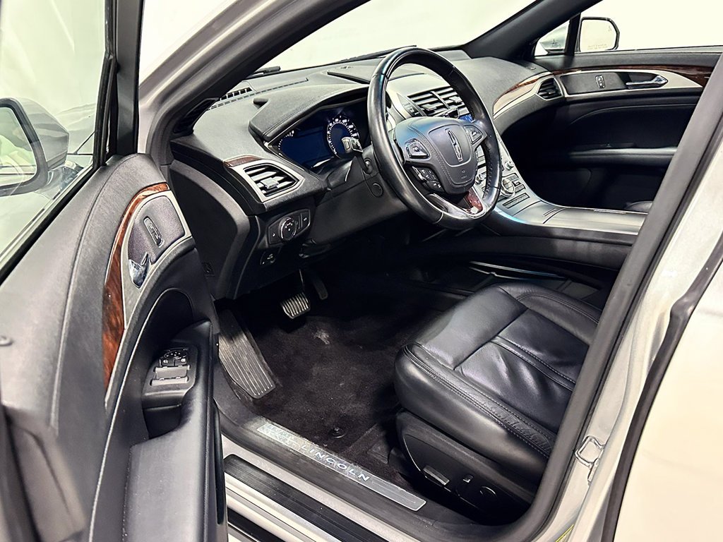 Used 2017 Silver Lincoln Reserve image 17