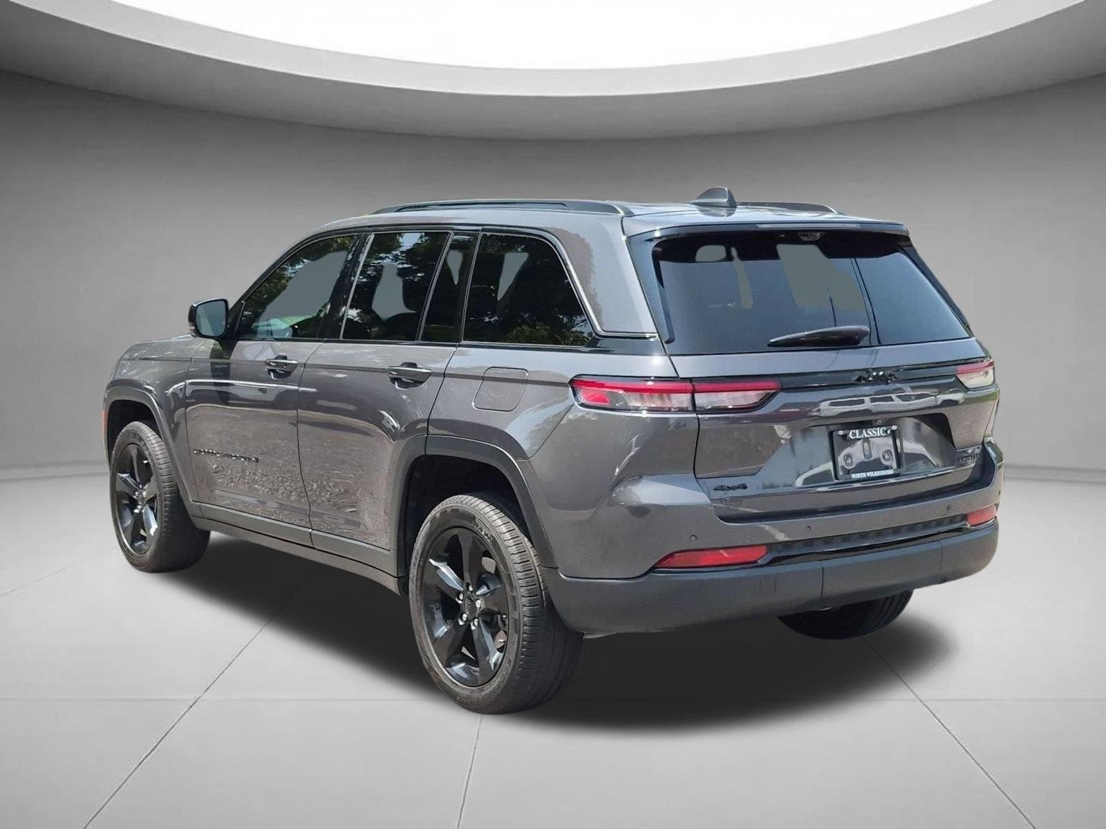 Used 2025 Baltic Gray Metallic Clearcoat Jeep Limited image 3