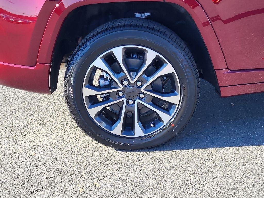 New 2024 Velvet Red Pearl-Coat Exterior Paint Jeep Overland image 24