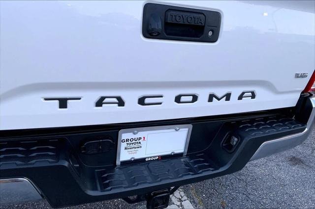 Certified Used 2017 SUPER WHITE Toyota  image 30