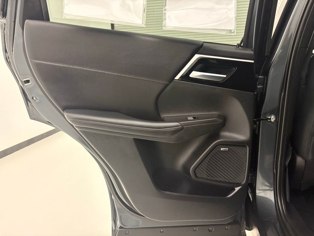 Used 2025 Gray Mitsubishi SE image 27