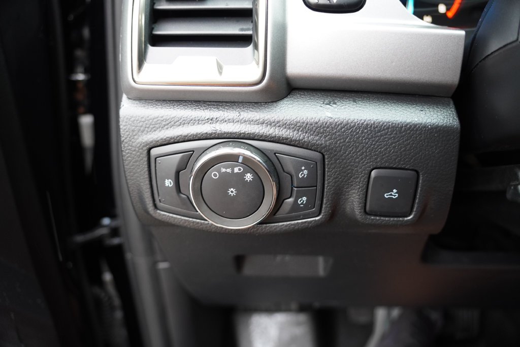 Used 2020 Shadow Black Ford XLT image 23
