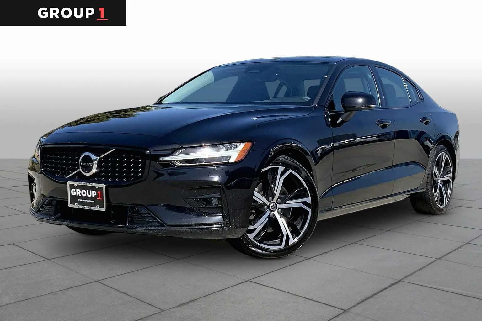 2024 Volvo S60 Plus Dark Theme