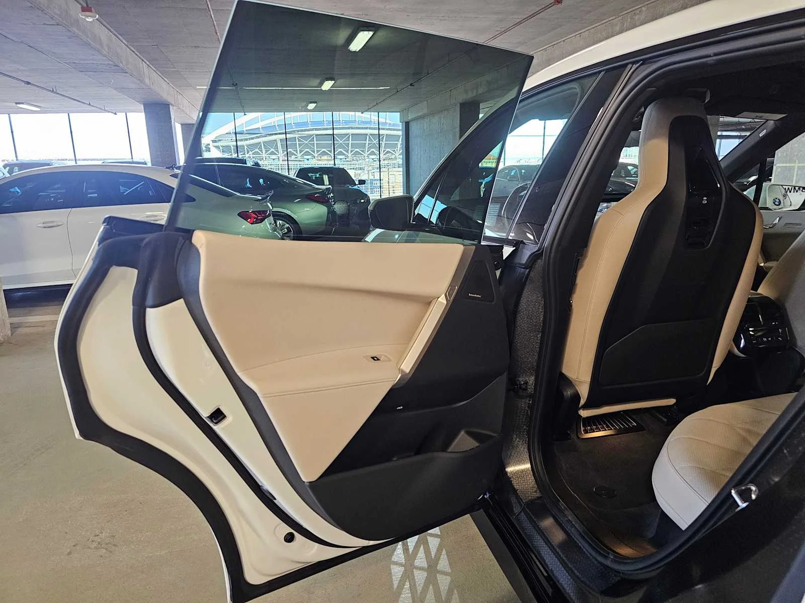 Certified Used 2024 Alpine White BMW xDrive50 image 25